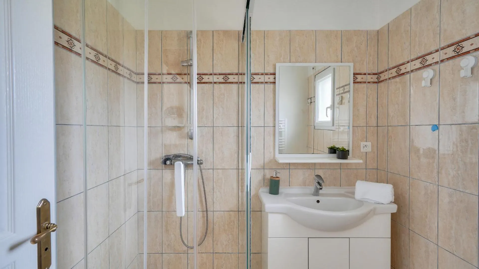 Maison Pour 4 Adultes, 1 Enfant A 200M De La Plage Guilvinec 0*,